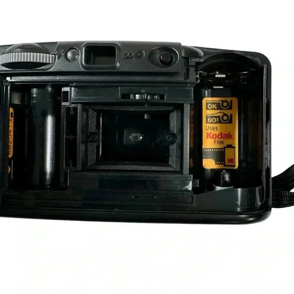 Vintage Kodak KB18 Point & Shoot 35mm Film Camera Pocket - Untested For Parts - Picture 8 of 9